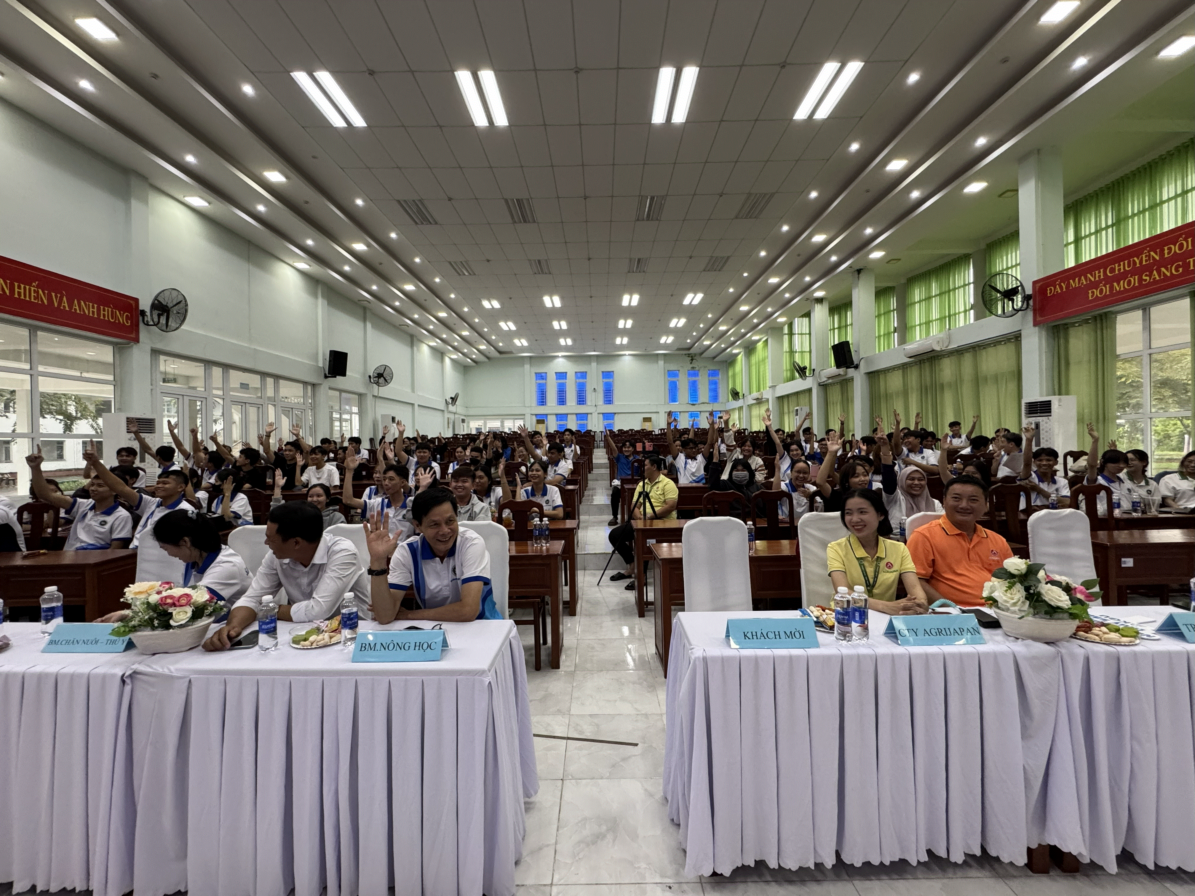 Chào đón tân sinh viên K11 2025